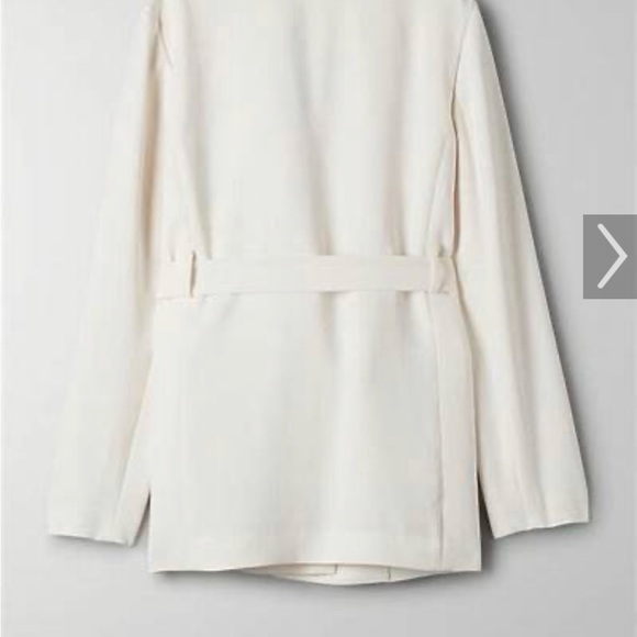 Aritzia Esteli Blazer. light birch. Size Small - Picture 4 of 7